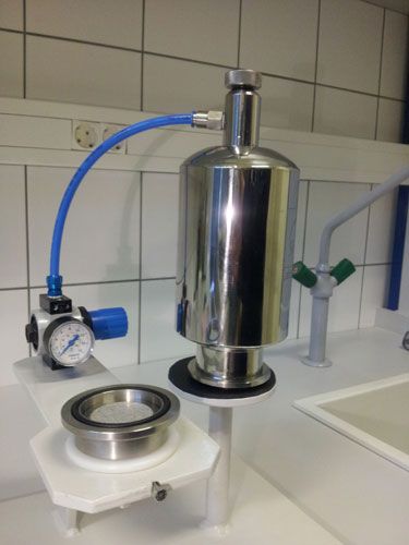 Positive pressure water filter