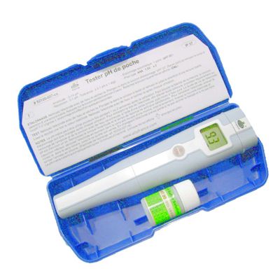 Digital pH meter with replaceable electrode